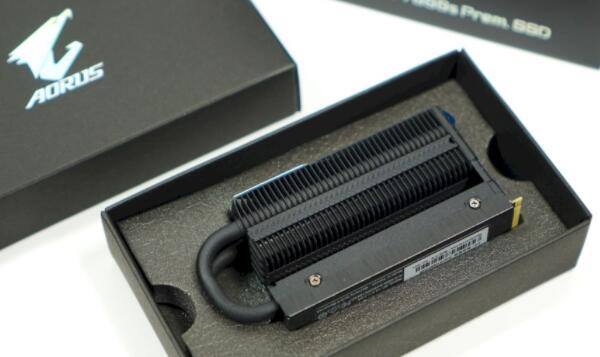 AORUS 7000s Prem. PCIe Gen4 M.2 SSD评测开箱