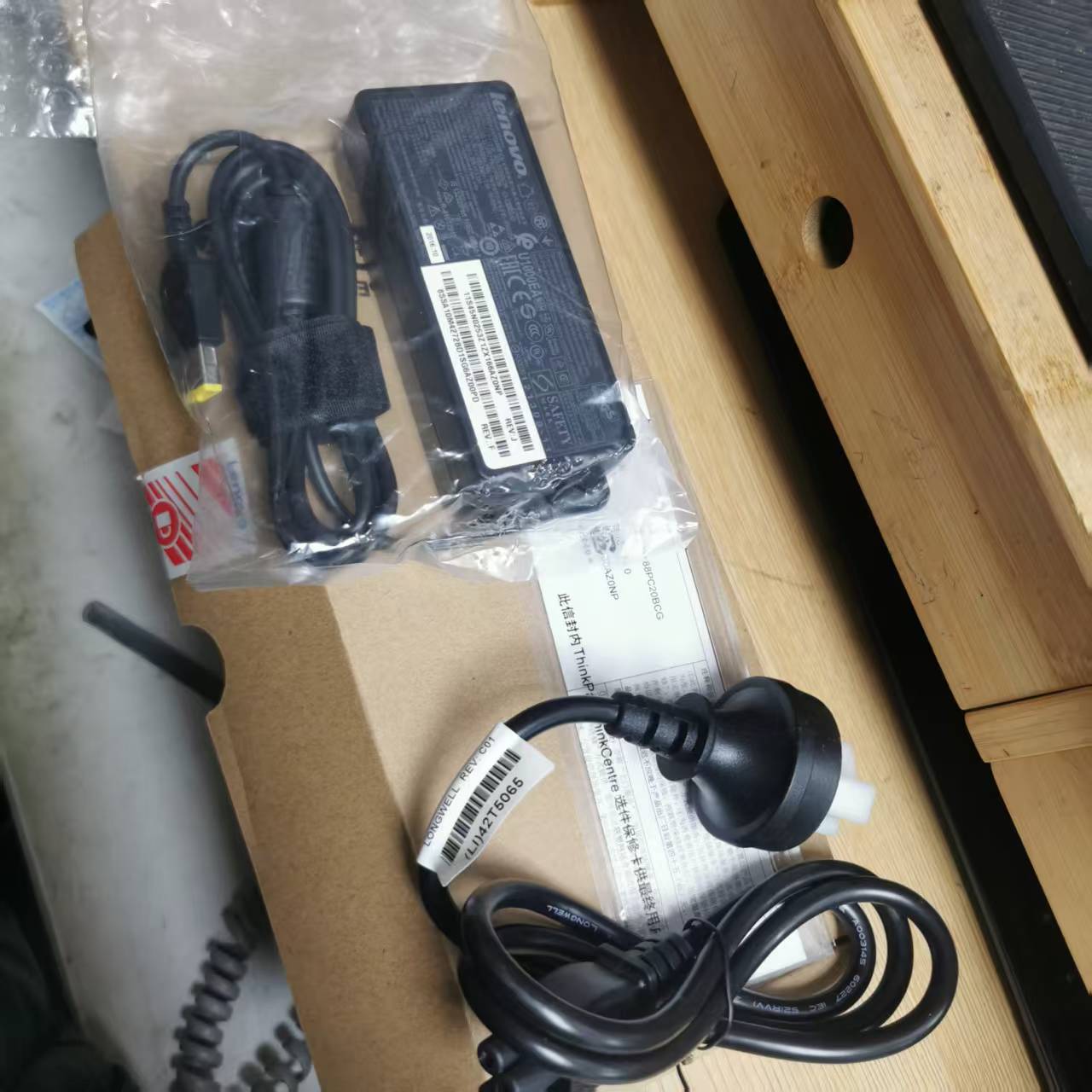 联想20V3.25A 方口全新原装 | 编号：SP01852