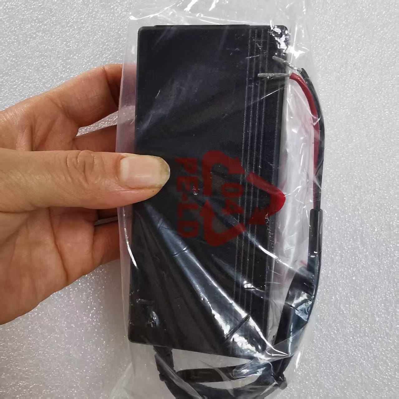侨威12V3.33A 两芯 | 编号：SP01688
